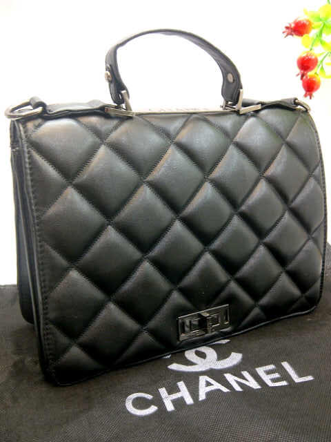 Tas Branded Chanel Messenger