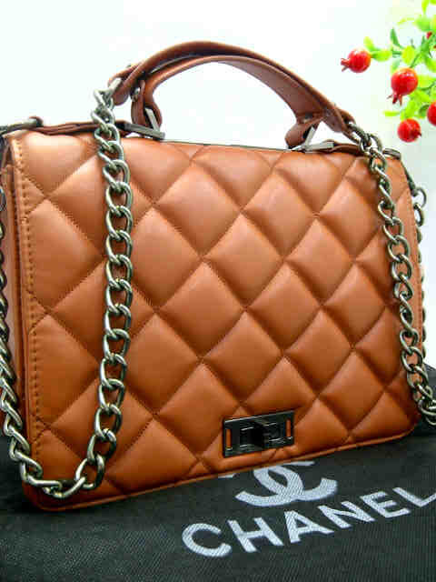 Tas Branded Chanel Messenger