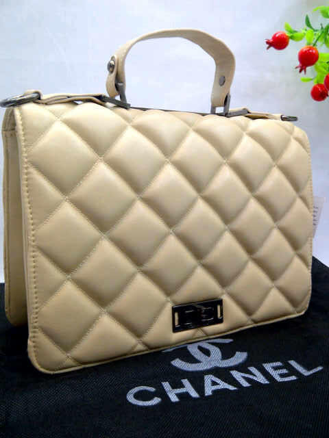 Tas Branded Chanel Messenger