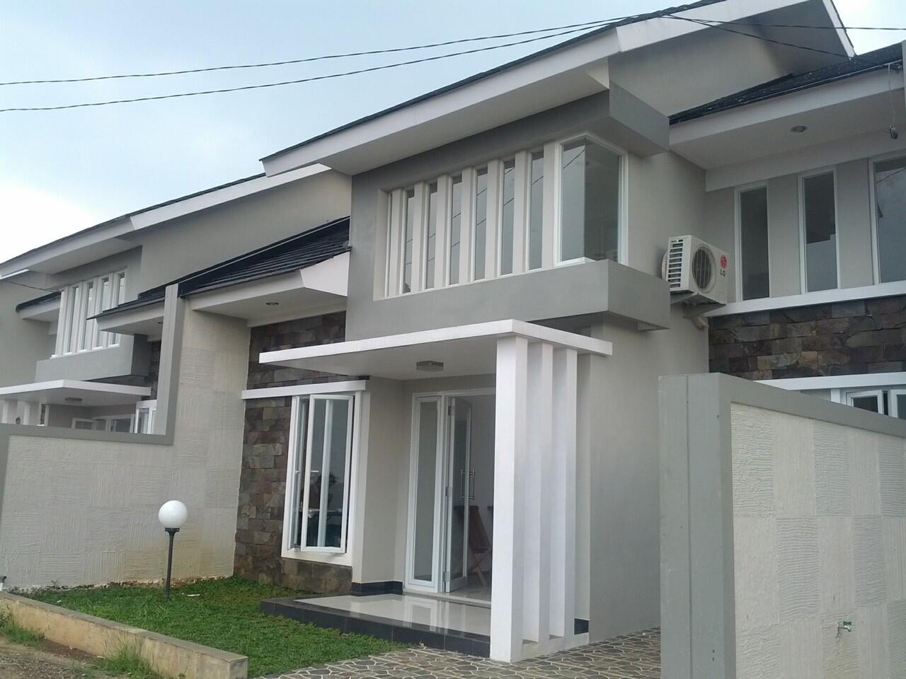 Rumah Keluarga Dengan View Bukit di Karadenan - Cibinong