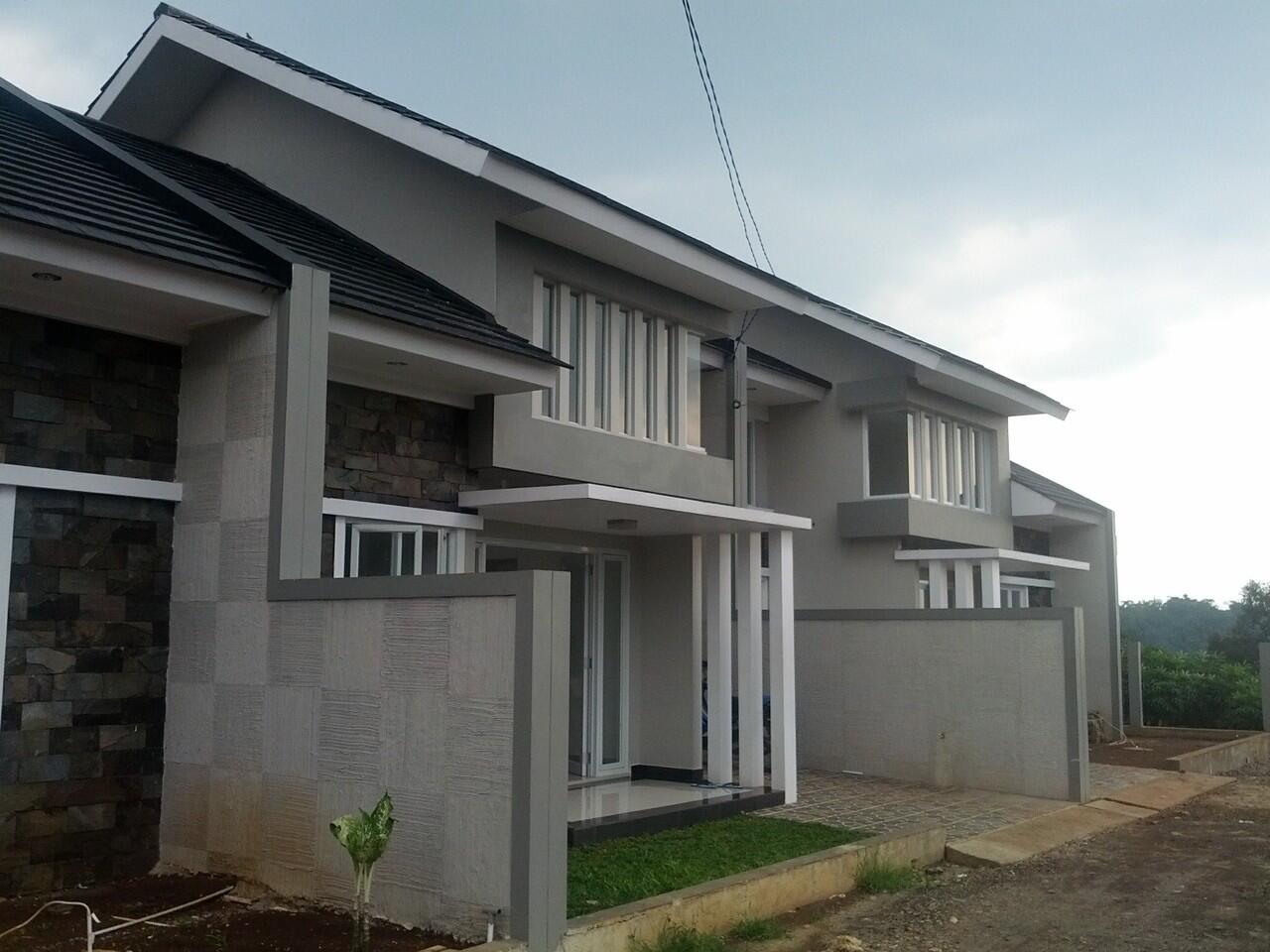 Rumah Keluarga Dengan View Bukit di Karadenan - Cibinong