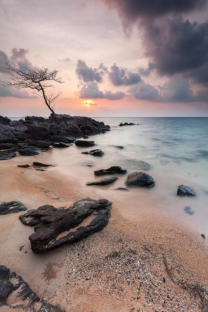 Karimunjawa : Keindahan Pantai Berpadu Wisata Religi: Keindahan Pantai Berpadu Wisata