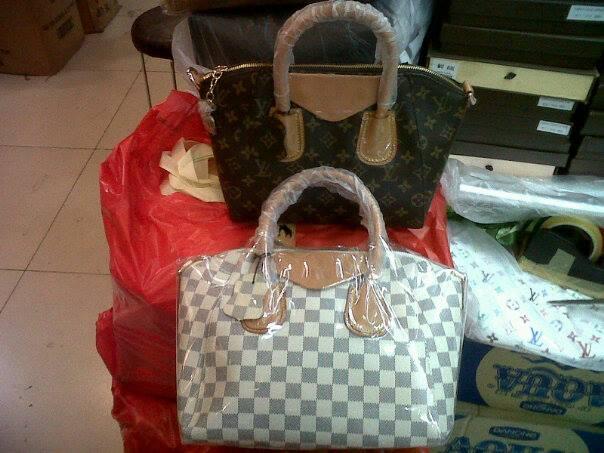 SEMUA TAS LV DAN DOMPET LV ADA DI SINI,KWALITAS SEMI ORI