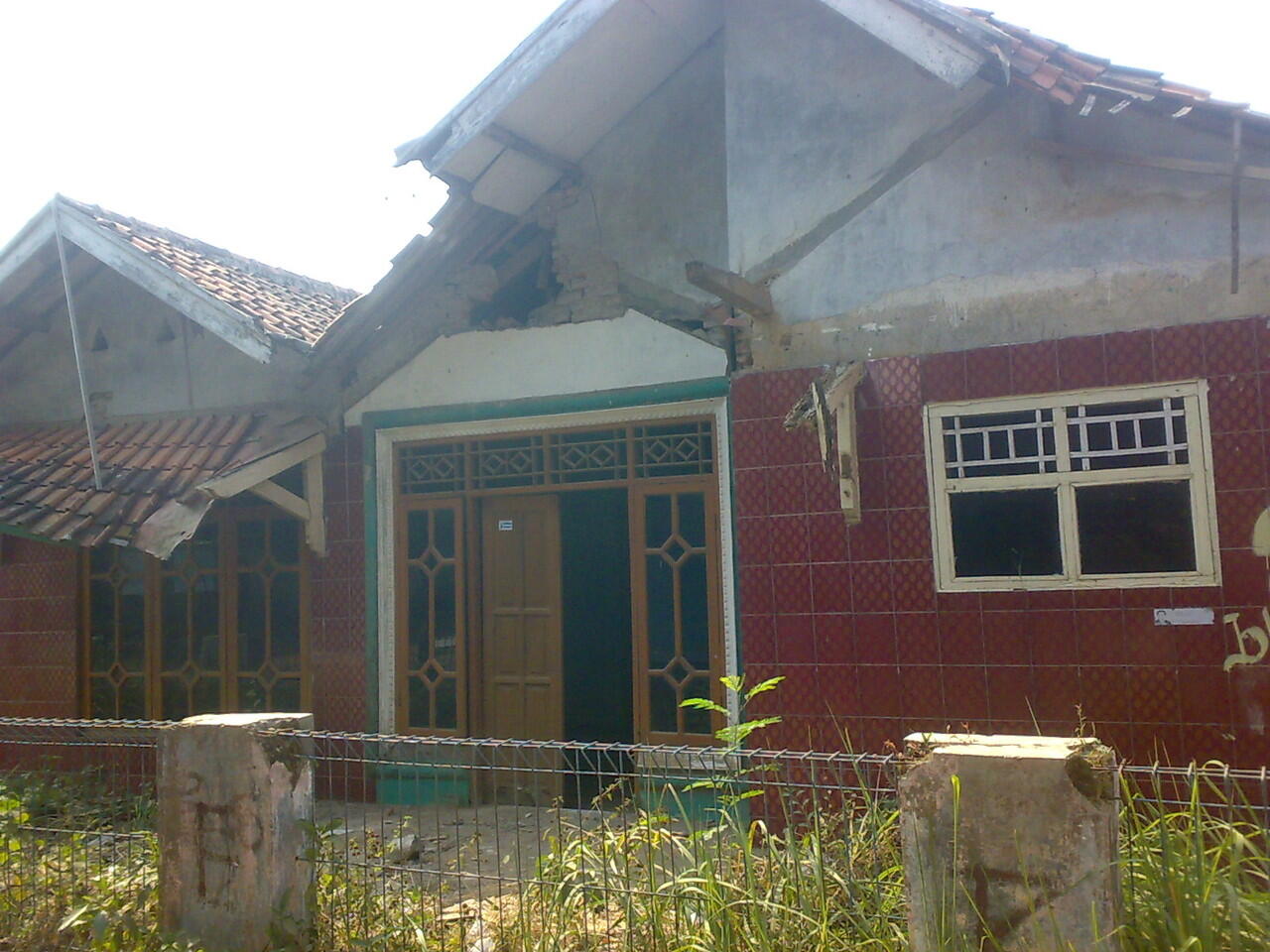 DIJUAL RUMAH TUA MURAH DAERAH CIKAMPEK