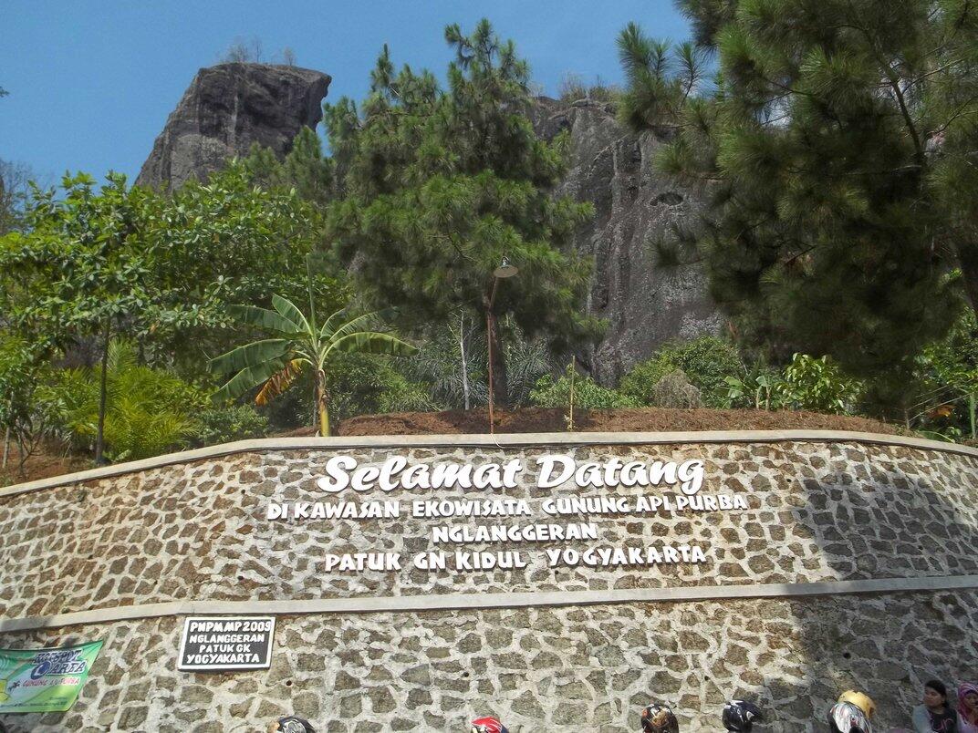 [PUISI WISATA] Estetika Sang Raksasa Purba