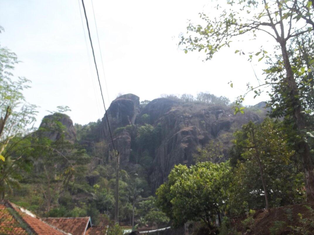 [PUISI WISATA] Estetika Sang Raksasa Purba