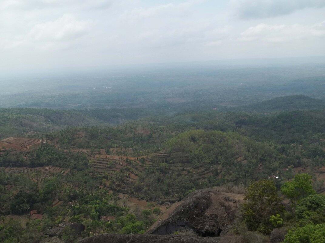 [PUISI WISATA] Estetika Sang Raksasa Purba