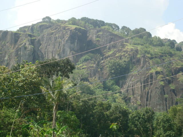 [PUISI WISATA] Estetika Sang Raksasa Purba