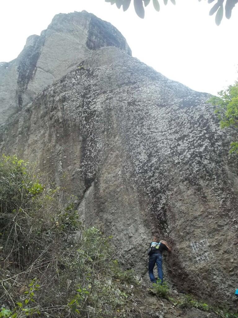 [PUISI WISATA] Estetika Sang Raksasa Purba