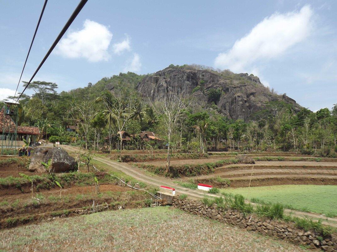 [PUISI WISATA] Estetika Sang Raksasa Purba