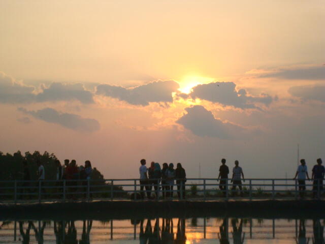 [PUISI WISATA] Estetika Sang Raksasa Purba