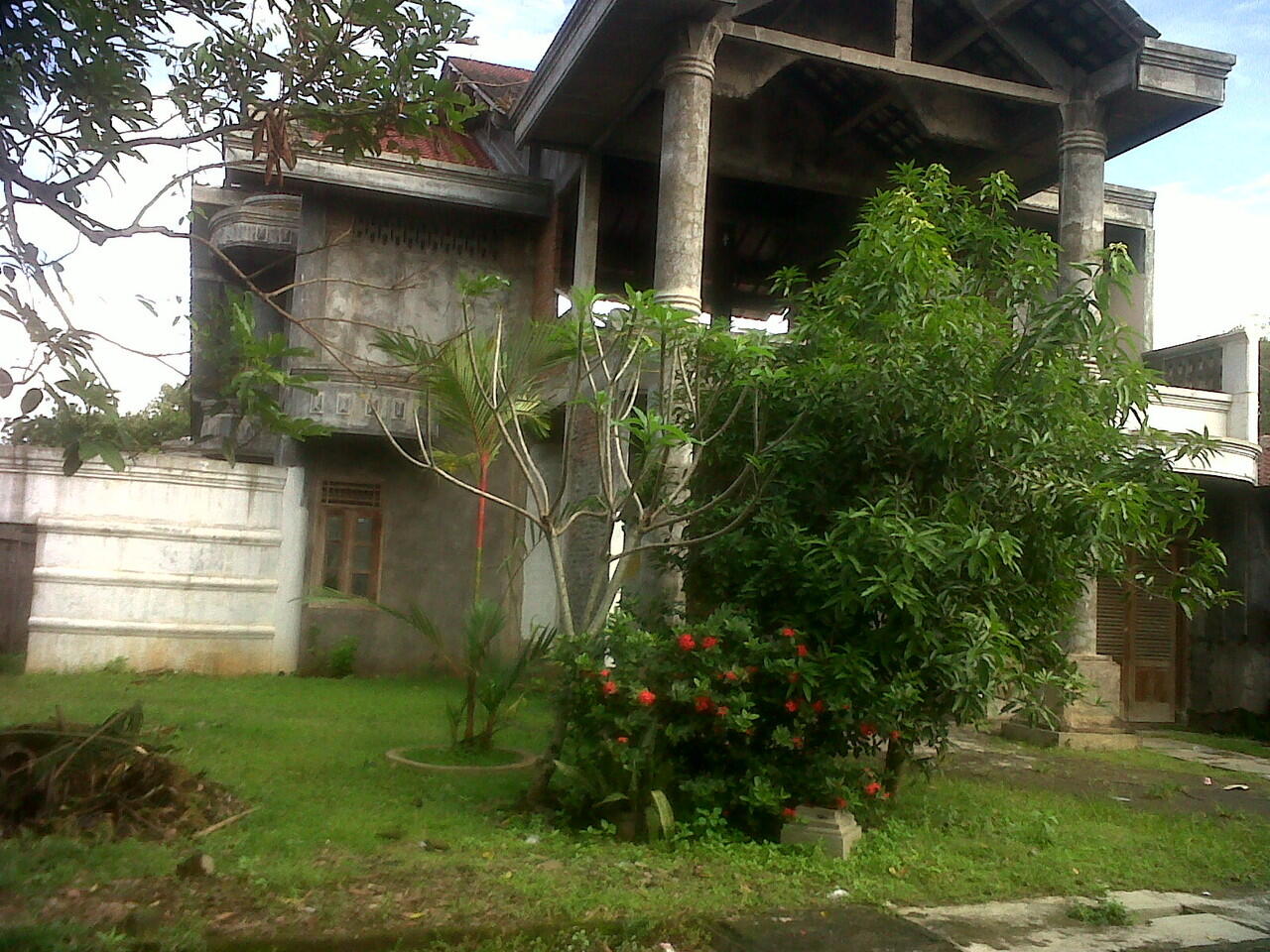 dijual rumah setengah jadi belakang supermarket ADA Banyumanik Semarang