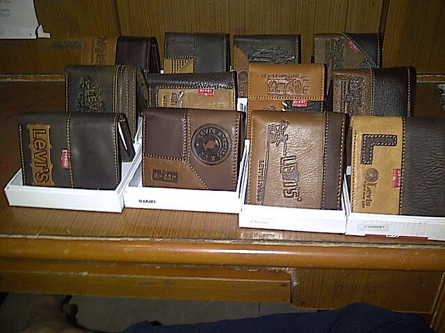 Menjual Dompet Levis Kulit Asli