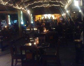 Menikmati Musik Jazz di Pinggir Jalan