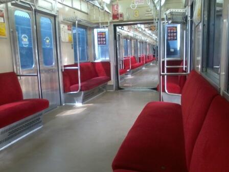 &#91;share pict&#93; Interior Commuter Line Indonesia vs Luar Negeri