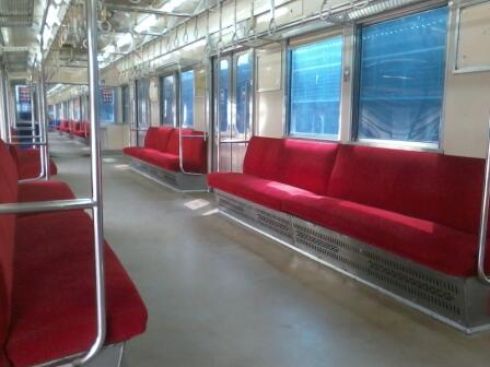 &#91;share pict&#93; Interior Commuter Line Indonesia vs Luar Negeri