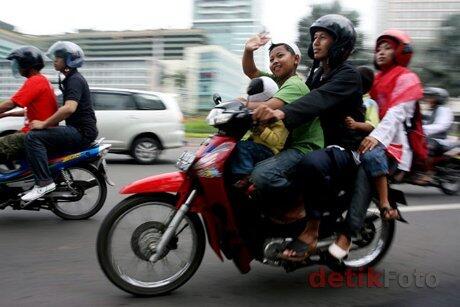 12 Perilaku Pengendara Sepeda Motor Yang Harus Diubah