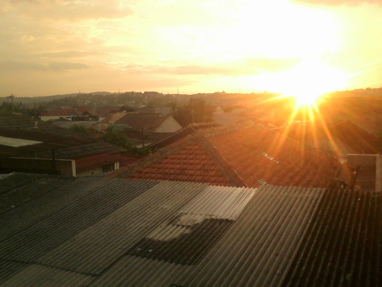 Sunset di samping Kos - kosan