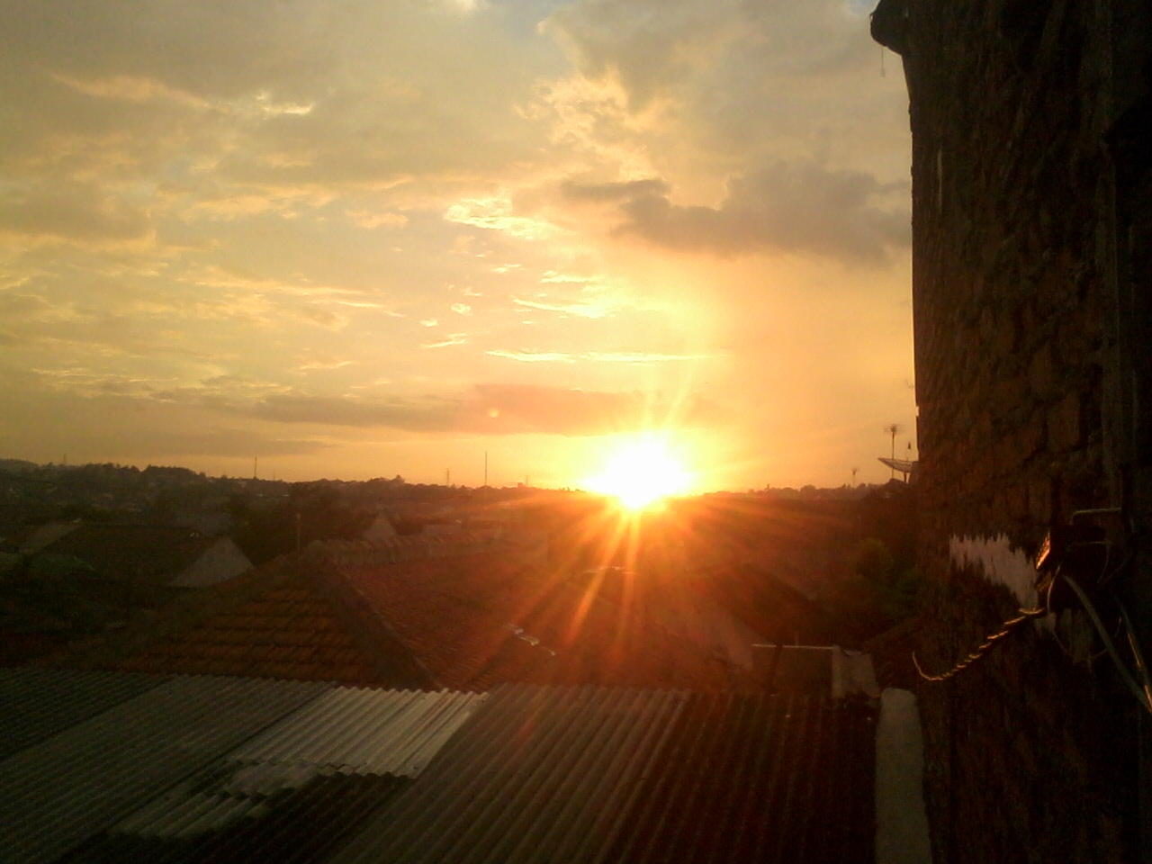 Sunset di samping Kos - kosan