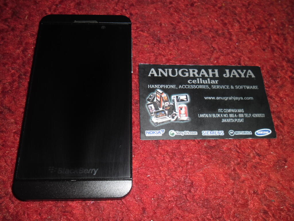 Blackberry Z10 Black TAM Second Lengkap Mulus 99% Garansi TAM Resmi RIM sd April 2015