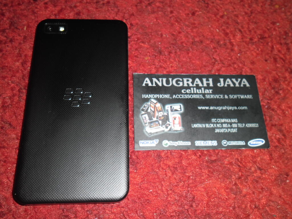 Blackberry Z10 Black TAM Second Lengkap Mulus 99% Garansi TAM Resmi RIM sd April 2015