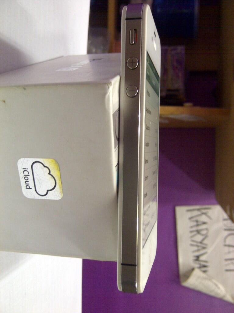 Iphone 4s 64Gb white/putih fullset,mulus,garansi,murah Gan...