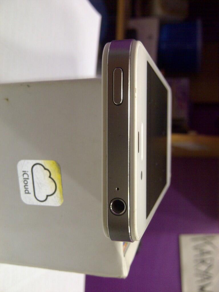 Iphone 4s 64Gb white/putih fullset,mulus,garansi,murah Gan...