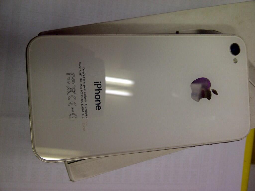 Iphone 4s 64Gb white/putih fullset,mulus,garansi,murah Gan...