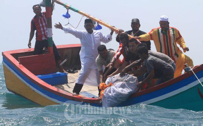 (Terlupakan) Nelayan Marunda Jadi Pemulung: Pak Jokowi, Tengok Kami!