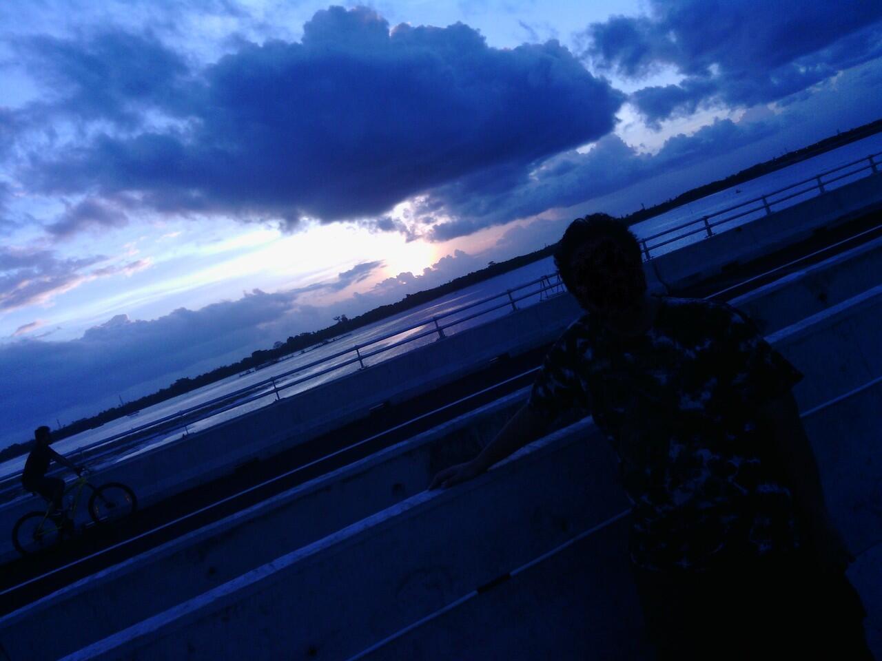 (With PIC) Dahlan: Lihat Matahari Terbenam dan Air Pasang dari Tol Laut Bali, Indah S