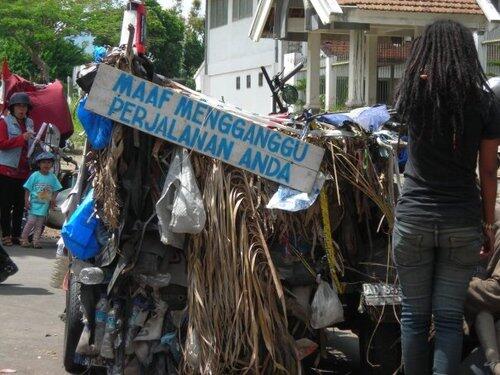 jangan pandang kami sebelah mata karena penampilan kami yang kumuh dan orak&quot;an