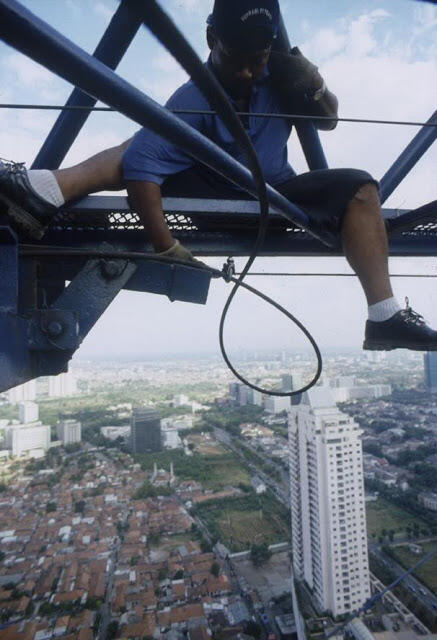 (PICT) keberanian pekerja bangunan indonesia