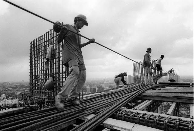 (PICT) keberanian pekerja bangunan indonesia