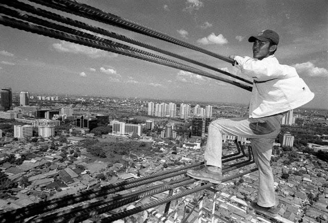 (PICT) keberanian pekerja bangunan indonesia