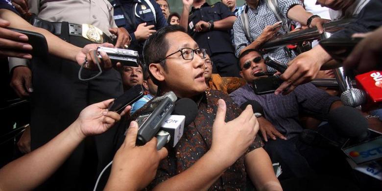 KPK Sita Harrier yang Diduga Diterima Anas Urbaningrum &#91;Hot News&#93;