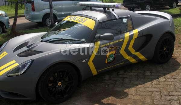 Mobil Patwal Lamborghini dan Lotus Bikin Heboh Jakarta