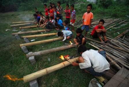 Meriam Bambu : Permainan Tradisional Bulan Puasa yang Sudah Jarang Terdengar Lagi