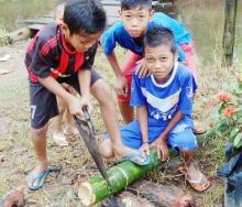 Meriam Bambu : Permainan Tradisional Bulan Puasa yang Sudah Jarang Terdengar Lagi