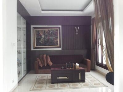 dijual rumah mewah dengan kolam renang di bintaro