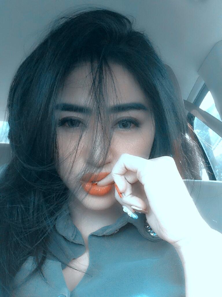 FOTO FOTO CANTIK DEWI PERSIK