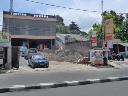 Gedung Komersil yang Sangat Strategis