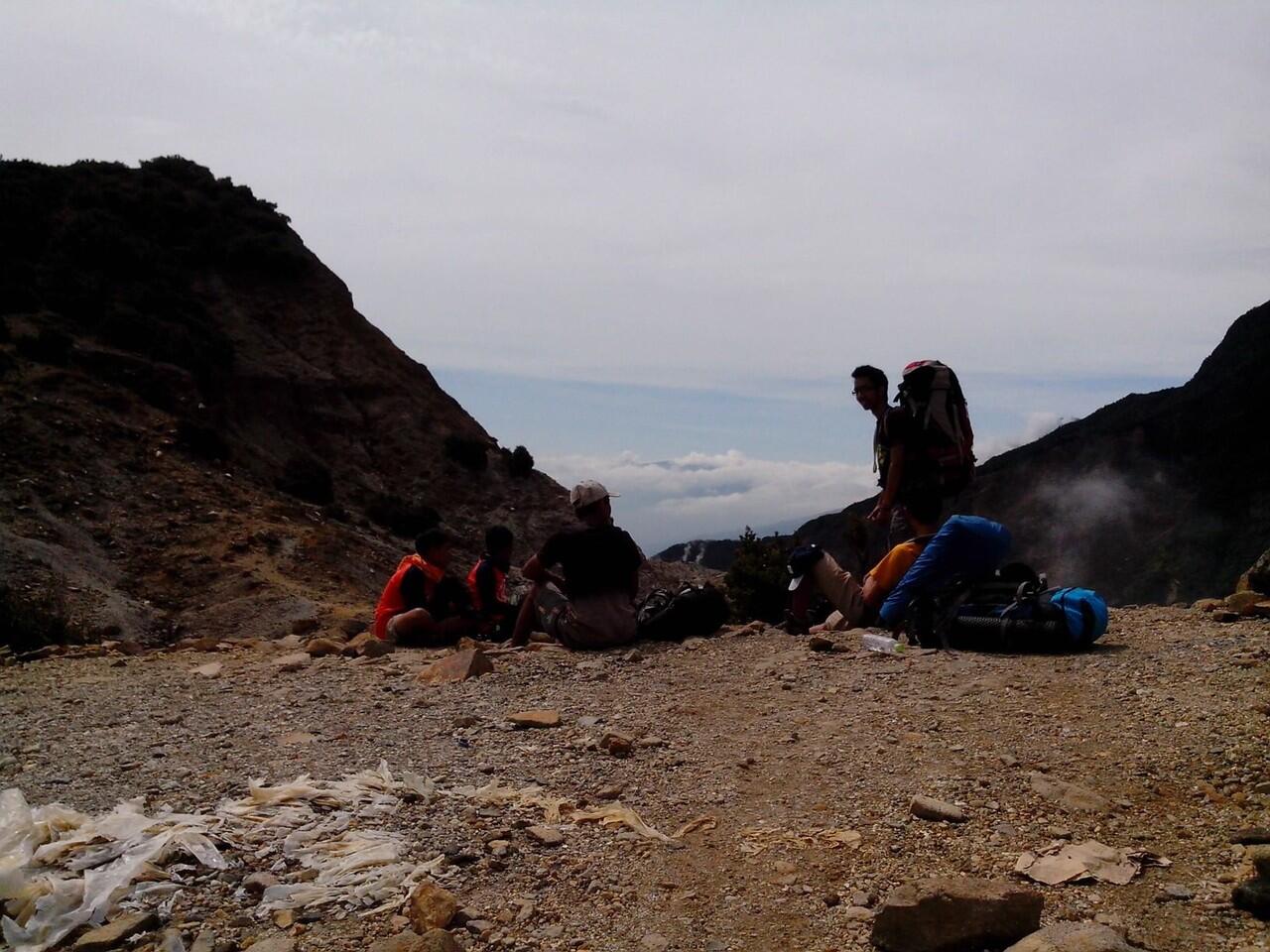 Pendaki gunung ( Langkah Para Petualang )