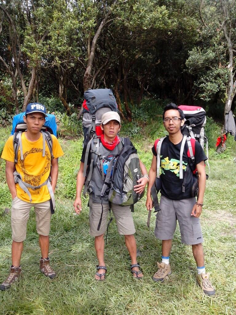 Pendaki gunung ( Langkah Para Petualang )