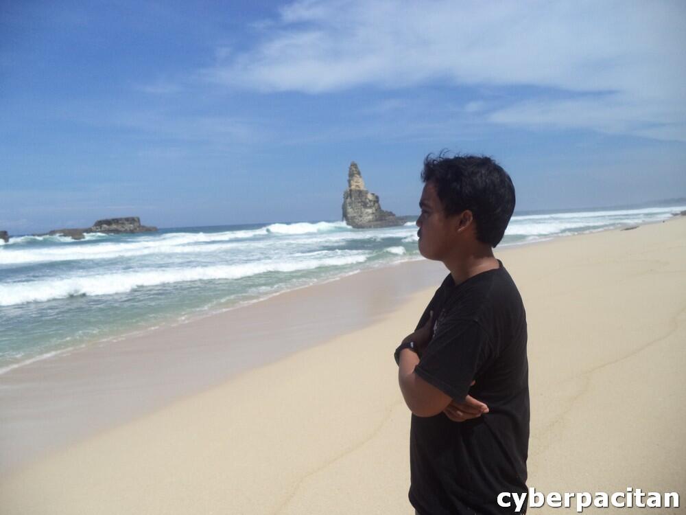 PANTAI BUYUTAN PACITAN, Keren abis gan, di jamin nyesel kalo gak mampir