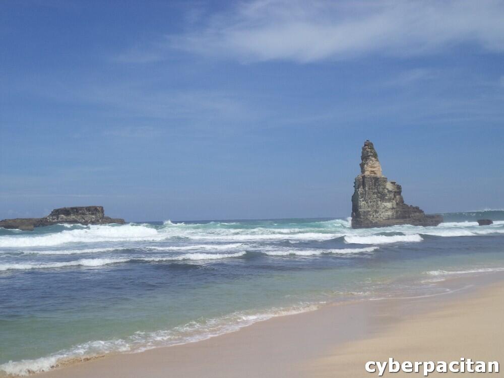 PANTAI BUYUTAN PACITAN, Keren abis gan, di jamin nyesel kalo gak mampir