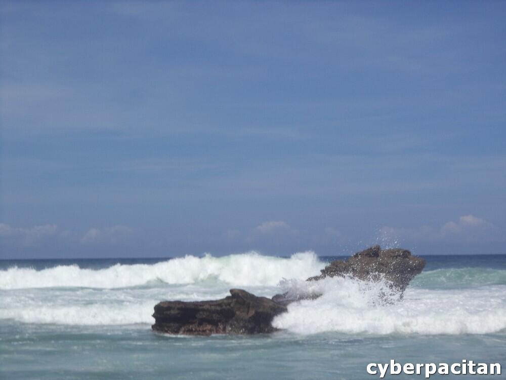 PANTAI BUYUTAN PACITAN, Keren abis gan, di jamin nyesel kalo gak mampir