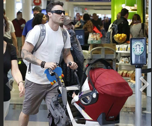Akhirnya Bayi Pasangan Megan Fox dan Brian Austin Muncul Di Depan Umum &#91;HOT PIC&#93;