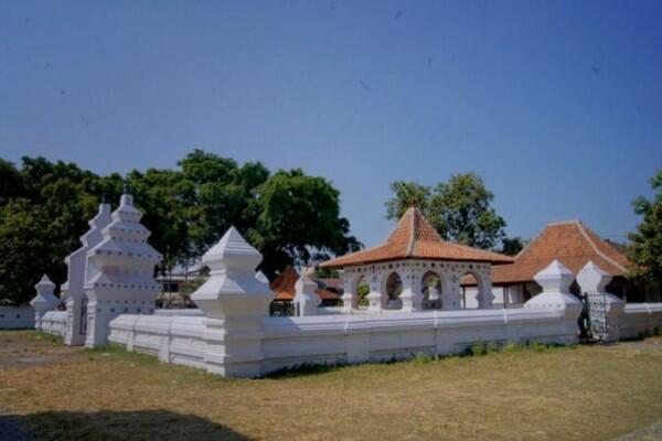 "Babad Tanah Cirebon"