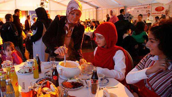 SEKILAS TENTANG NUANSA BULAN RAMADHAN DI EROPA