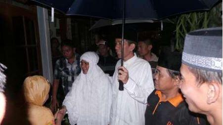 Tarawih di Masjid Setengah Jadi, Jokowi: Saya Mau Salat di Kampung